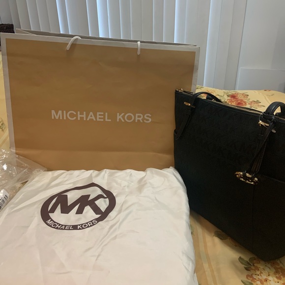 SOLD Black medium canvas MK - Picture 4 of 4